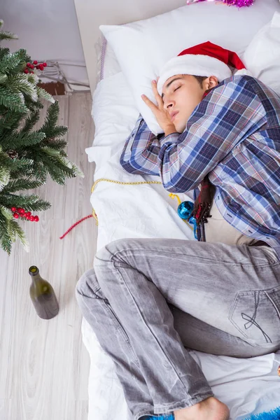 Adam noel partisinden sonra akşamdan kalma.