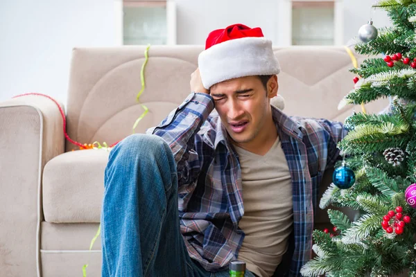 Adam noel partisinden sonra akşamdan kalma.