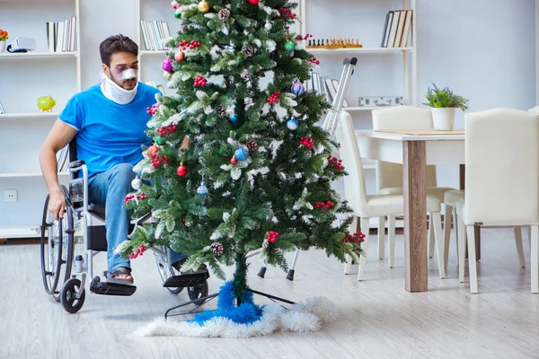 Sakatlanan adam Noel 'i evde kutluyor