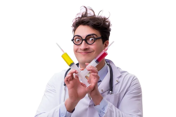 Divertente medico con siringa isolata su bianco — Foto Stock