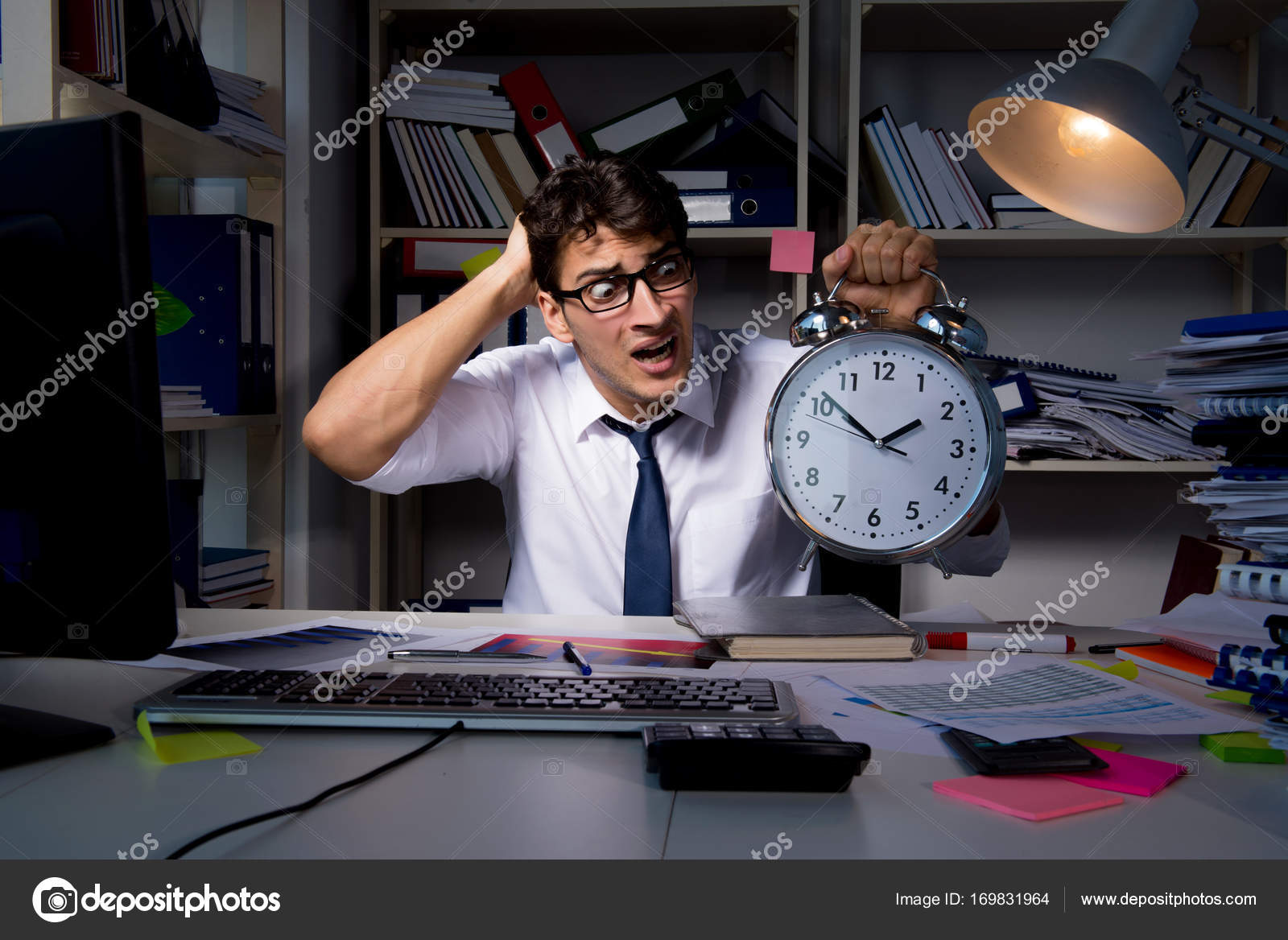 Work long hours. Non-working hours. допоздна за компьютером. Work late hours. Work long hours.