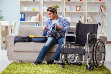 Genç engelli adam yaz tatiline hazırlanıyor