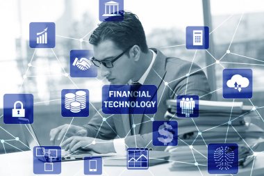 Fintech Fintech 'te dizüstü bilgisayarı olan bir iş kadını.