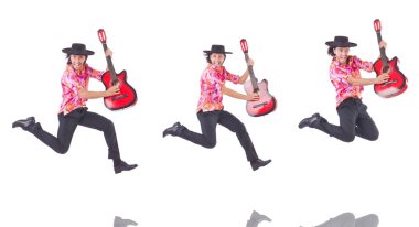 gitar üzerinde beyaz izole olan adam