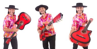 Gitarlı bir sombrero giyen adam.