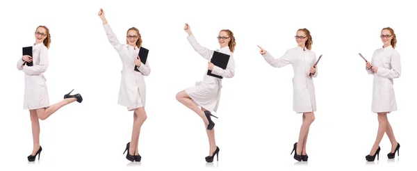 Vrij vrouwelijke arts houden dagboek geïsoleerd op wit — Stockfoto
