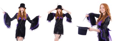 Kadın sihirbaz beyazların arasında.