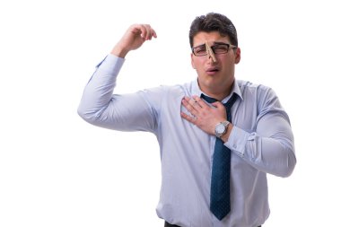 İş adamı aşırı derecede terliyor. Beyazların üstünde kötü kokuyor.