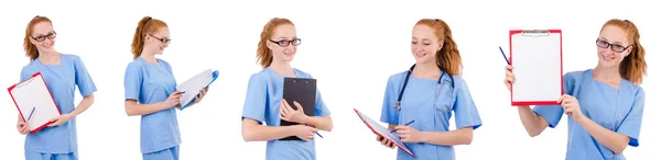 Joli docteur en uniforme bleu avec des documents isolés sur blanc — Photo