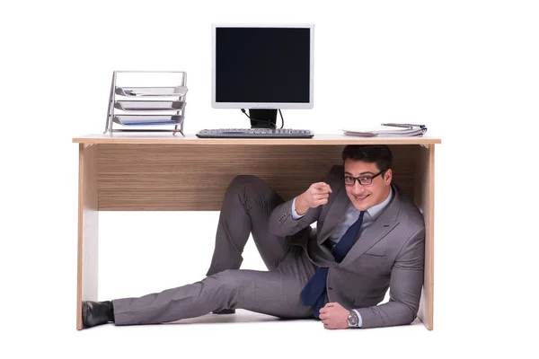 Biznesmen ukrywający się w biurze — Zdjęcie stockowe
