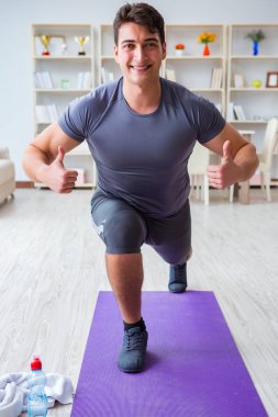 Genç adam spor ve sağlıklı yaşam tarzı dolandırıcılığı yapıyor.