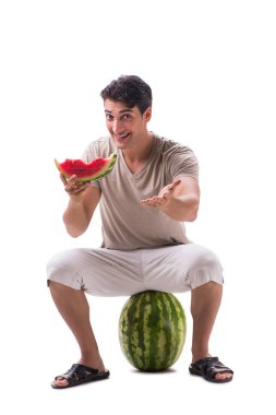 Karpuzlu genç adam beyazda izole edilmiş.