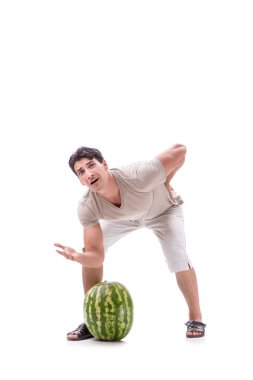 Karpuzlu genç adam beyazda izole edilmiş.