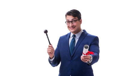 Beyaz arka planda tokmağı olan avukat hukuk öğrencisi.