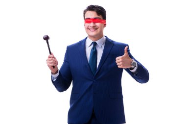 Avukat beyaz izole bir tokmak holding göz bağı ile