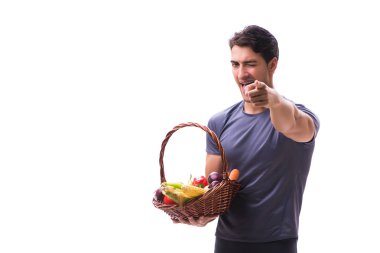 Sağlıklı beslenmenin ve spor yapmanın faydalarını destekleyen bir adam.