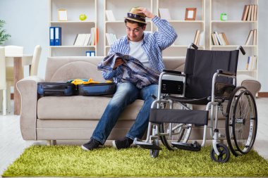 Genç engelli adam yaz tatiline hazırlanıyor