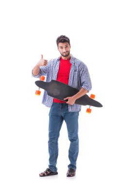 Beyaz kaykaylı genç bir kaykaycı.