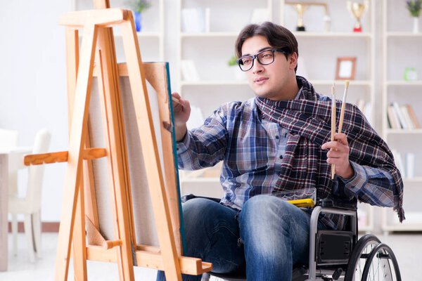 Картина художника-инвалида в студии