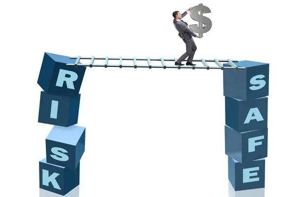 リスクと報酬のビジネスコンセプトのビジネスマン — ストック写真