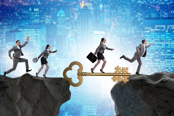 Business people chasing each other towards key to success — Stock Photo, Image