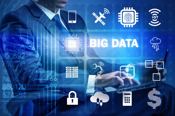 Big Data modernes Computing-Konzept mit Geschäftsmann — Stockfoto
