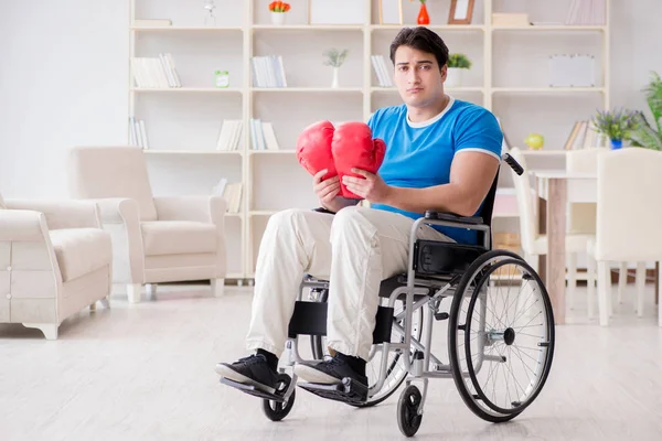 Behinderter Boxer im Rollstuhl erholt sich von Verletzung — Stockfoto