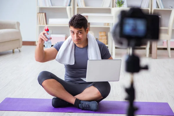 Sport en gezondheid blogger opname video in sport concept — Stockfoto