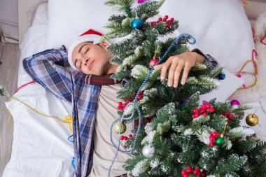 Adam noel partisinden sonra akşamdan kalma.