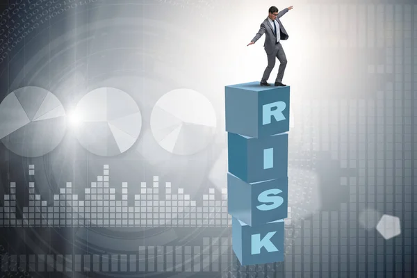 Biznesmen w koncepcji ryzyka i nagrody biznesu — Zdjęcie stockowe