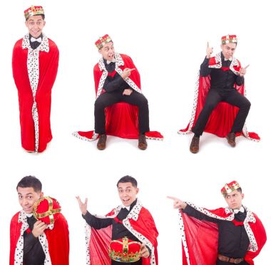 Taçlı bir iş adamı beyazlar içinde.