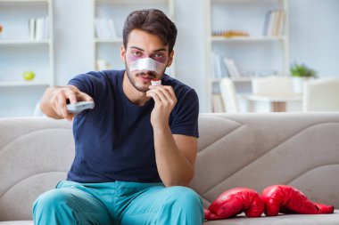 Genç adam spor maçında mağlup oldu.