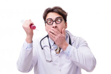 Beyaz şırıngalı komik doktor.