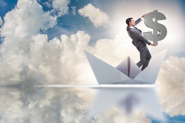 Kağıttan gemiye binen bir iş adamı.