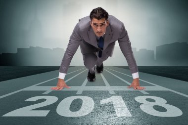 Yeni yıl 2018 doğru çalışan iş adamı