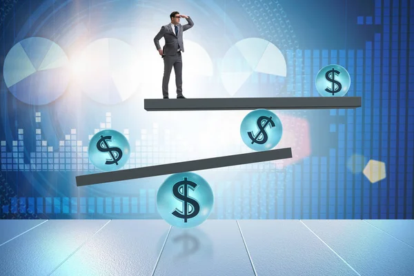 Empresário balanceamento no conceito de dólar financeiro — Fotografia de Stock