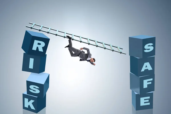Geschäftsmann in Risiko und Belohnung Geschäftskonzept — Stockfoto