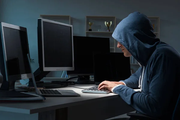 Hacker hacking computer at night — Stock Photo, Image