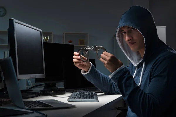 Hacker hacking computer at night — Stock Photo, Image