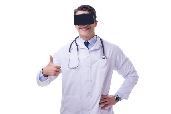Doktor w okularach 3d wirtualnej rzeczywistości na białym — Zdjęcie stockowe