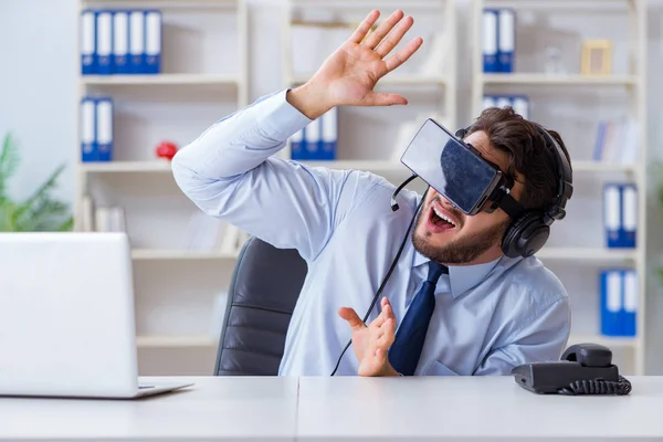 Businessman gamer in office playing games — Stock Photo, Image