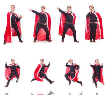 Taçlı bir iş adamı beyazlar içinde.