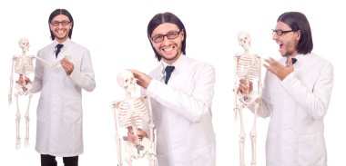 İskeleti beyaz olan komik öğretmen.
