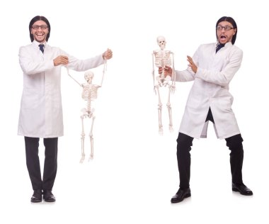 İskeleti beyaz olan komik öğretmen.