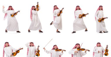 Arap adam violing beyaz üzerinde oynama