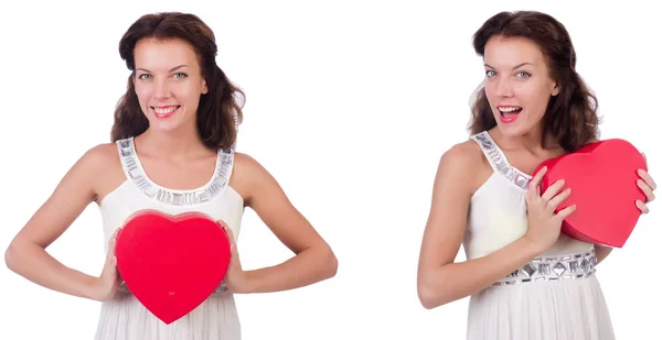 Hübsches Mädchen hält Geschenkbox isoliert auf weiß — Stockfoto