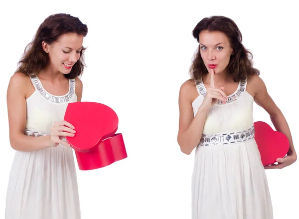 Bonita chica sosteniendo caja de regalo aislada en blanco — Foto de Stock