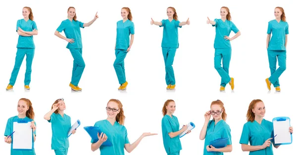 Sorridente donna-medico in uniforme isolato su bianco — Foto Stock
