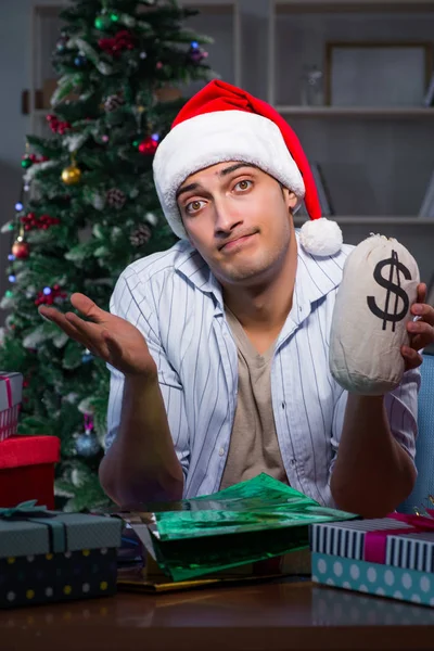 Homem com muitos presentes de Natal em caixas — Fotografia de Stock