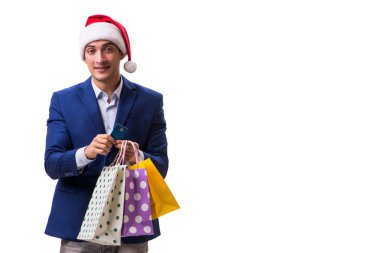 Noel 'den sonra çantalı genç adam beyaz arka planda alışveriş yapıyor.